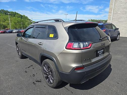 Light Brownstone Pearlcoat 2021 Jeep Cherokee Latitude Lux