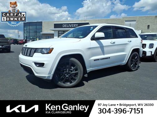 Bright White Clearcoat 2022 Jeep Grand Cherokee Laredo