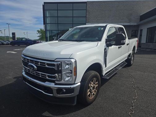 Oxford White 2025 Ford F-250 XLT
