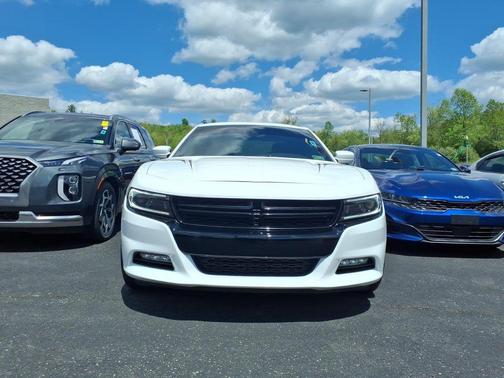 White Knuckle Clearcoat 2022 Dodge Charger SXT