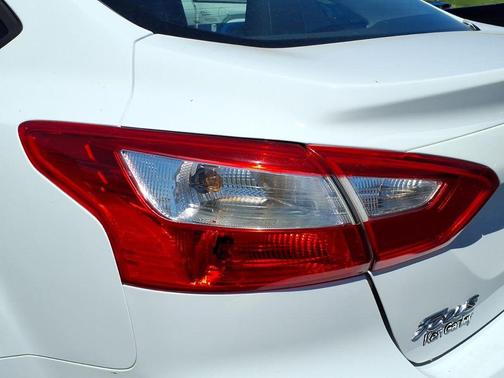 Oxford White 2014 Ford Focus SE