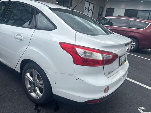 Oxford White 2014 Ford Focus SE