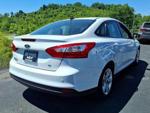 Oxford White 2014 Ford Focus SE
