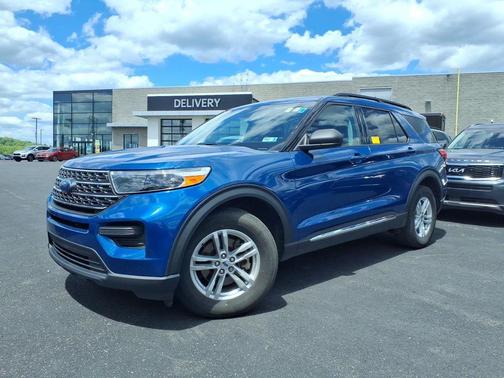 Blue 2022 Ford Explorer XLT