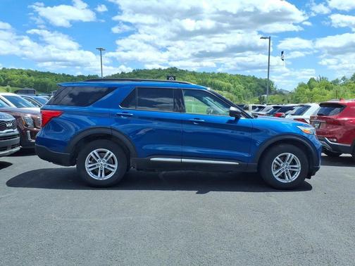 Blue 2022 Ford Explorer XLT