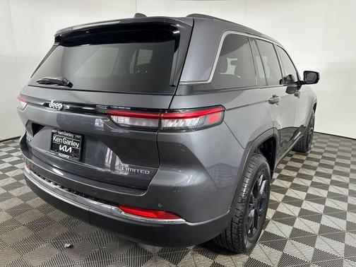 Baltic Gray Metallic Clearcoat 2022 Jeep Grand Cherokee Limited