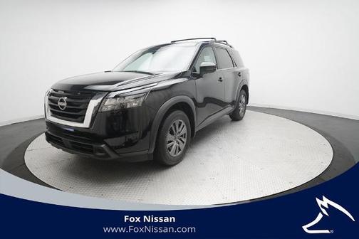 Super Black 2025 Nissan Pathfinder SV
