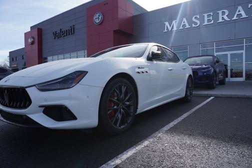 2022 Maserati Ghibli Modena Q4