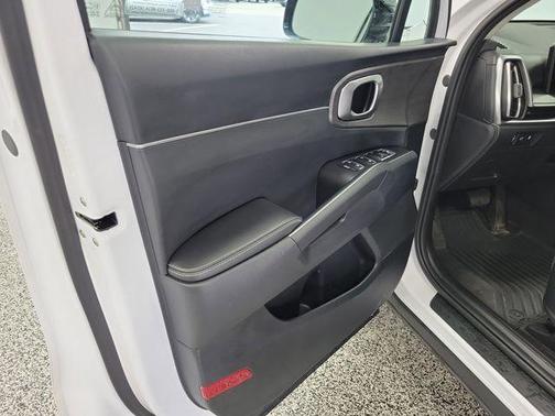 Glacial White Pearl 2025 Kia Sorento X-Line EX
