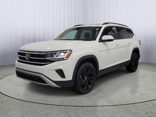 Pure White 2022 Volkswagen Atlas 2.0T SE