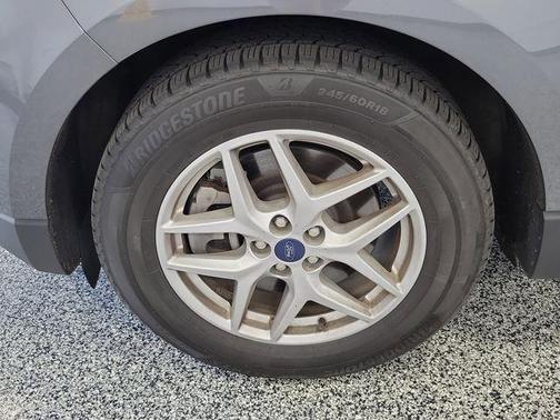 Gray Metallic 2022 Ford Edge SEL