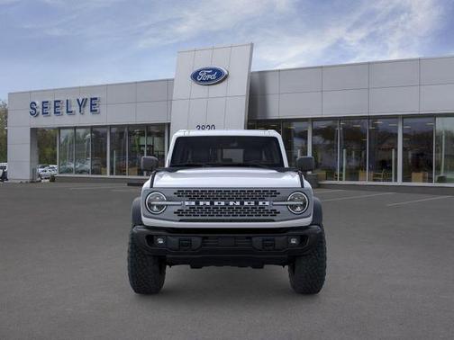 Oxford White 2026 Ford Bronco Badlands