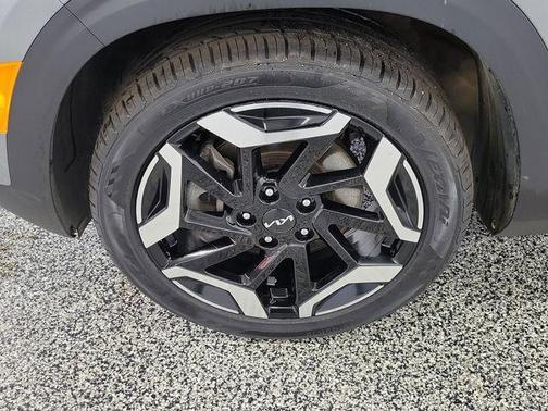 Steel Gray 2024 Kia Seltos SX