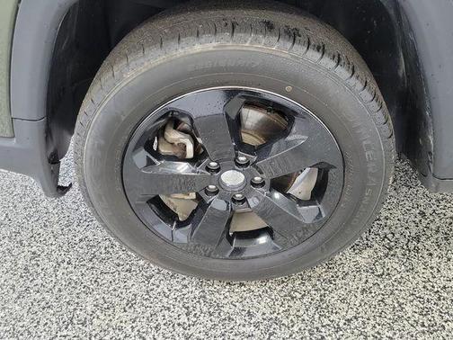 Olive Green Pearlcoat 2019 Jeep Compass Latitude