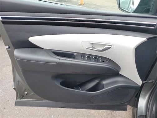 2022 Hyundai TUCSON SE