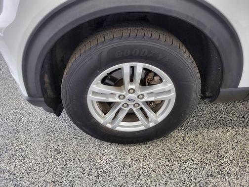 Oxford White 2020 Ford Explorer XLT