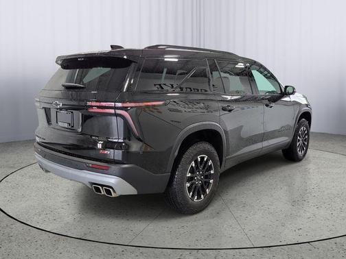 Mosaic Black Metallic 2026 Chevrolet Traverse Z71