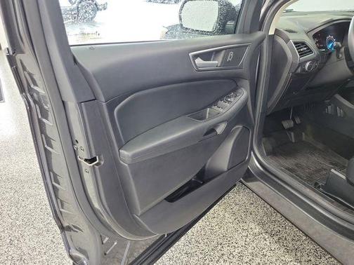 Magnetic 2020 Ford Edge SE