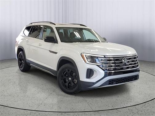 2024 Volkswagen Atlas 2.0T Peak Edition SEL