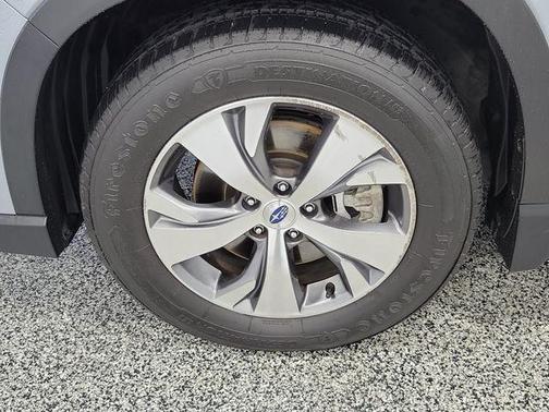 Ice Silver Metallic 2023 Subaru Ascent Premium 7-Passenger