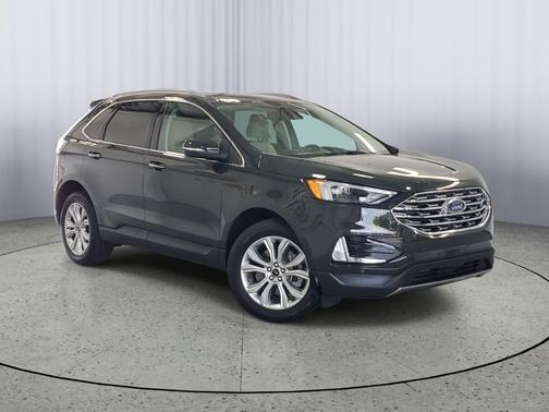 Green Metallic 2024 Ford Edge Titanium