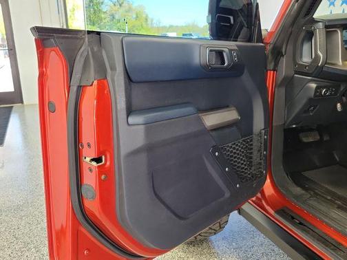 Hot Pepper Red Metallic Tinted Clearcoat 2022 Ford Bronco Outer Banks
