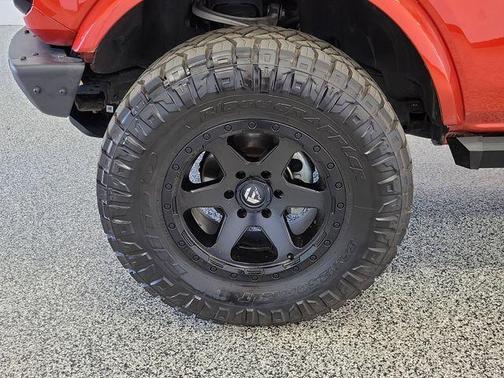 Hot Pepper Red Metallic Tinted Clearcoat 2022 Ford Bronco Outer Banks