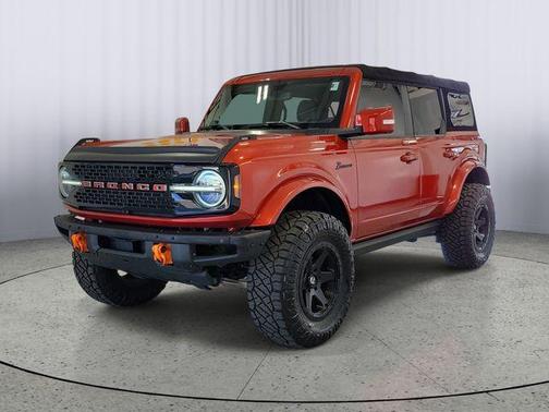 Hot Pepper Red Metallic Tinted Clearcoat 2022 Ford Bronco Outer Banks