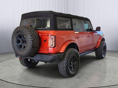 Hot Pepper Red Metallic Tinted Clearcoat 2022 Ford Bronco Outer Banks