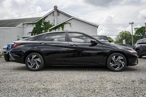 2025 Hyundai ELANTRA HEV SEL Sport