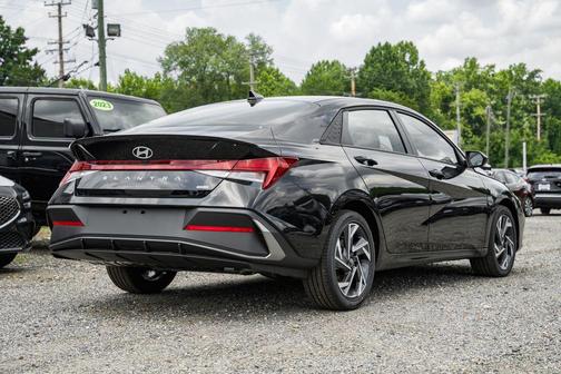 2025 Hyundai ELANTRA HEV SEL Sport