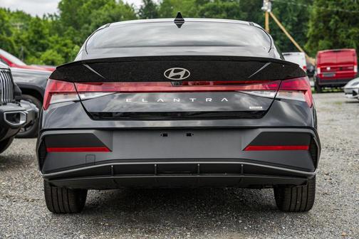 2025 Hyundai ELANTRA HEV SEL Sport