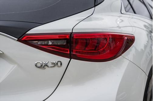 2018 INFINITI QX30 ESSENTIAL