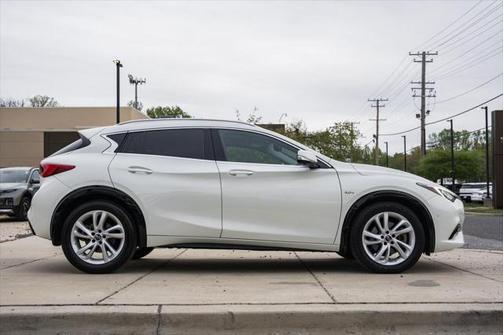 2018 INFINITI QX30 ESSENTIAL
