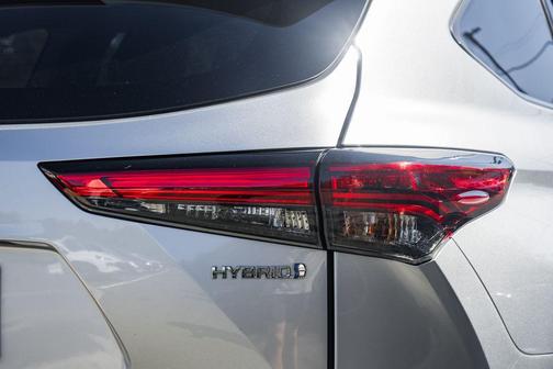 2022 Toyota Highlander Hybrid LE