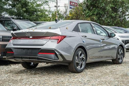 2025 Hyundai ELANTRA Limited