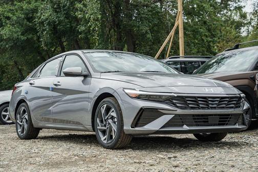 2025 Hyundai ELANTRA Limited
