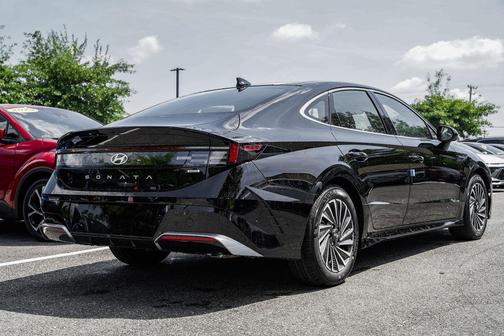2025 Hyundai SONATA Hybrid Limited