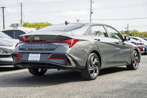 2025 Hyundai ELANTRA SEL