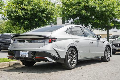 2025 Hyundai SONATA Hybrid SE