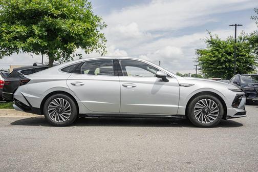 2025 Hyundai SONATA Hybrid SE