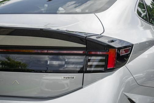 2025 Hyundai SONATA Hybrid SE