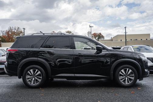 2022 Nissan Pathfinder SL 4WD