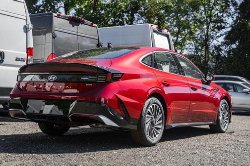 2025 Hyundai SONATA Hybrid SE