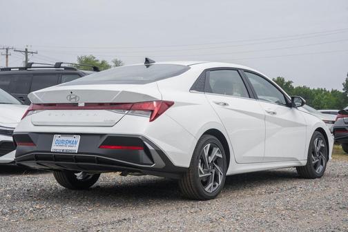 2025 Hyundai ELANTRA Limited