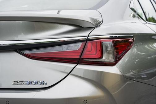 2019 Lexus ES 300h Base