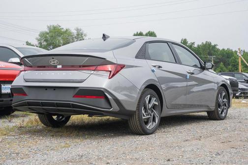 2025 Hyundai ELANTRA Sport