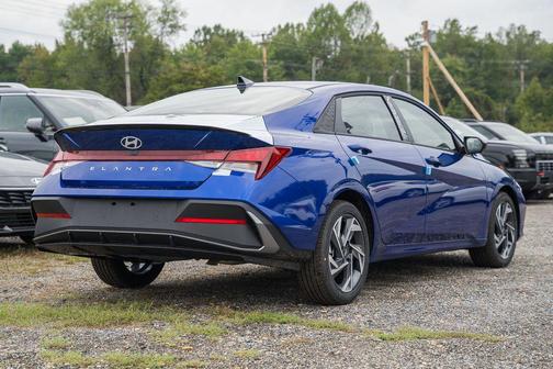 2025 Hyundai ELANTRA Sport