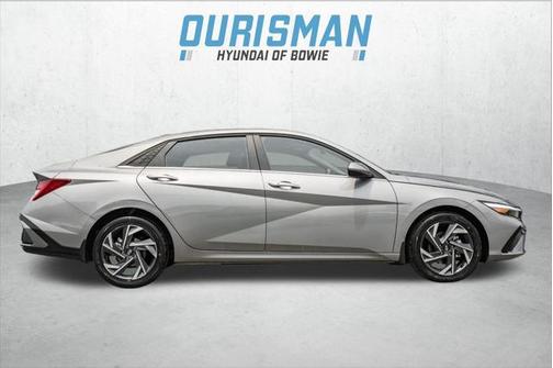 2025 Hyundai ELANTRA SEL