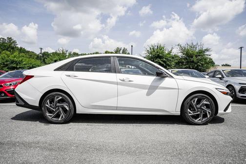 2025 Hyundai ELANTRA HEV SEL Sport